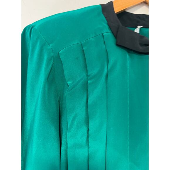 Carlisle 100% Silk Green  Pleated Blouse w Black Contrast Collar Size 8 JL - Picture 5 of 10